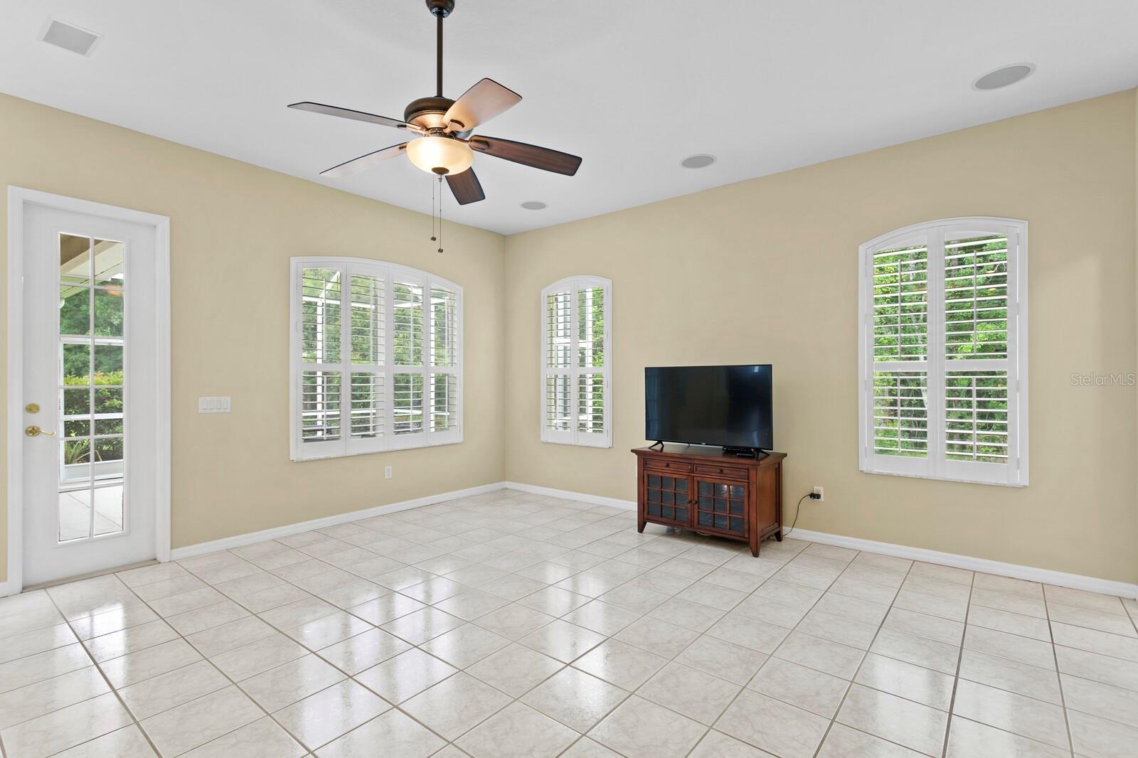 Image 18 of 42 For 14511 Corkwood Drive