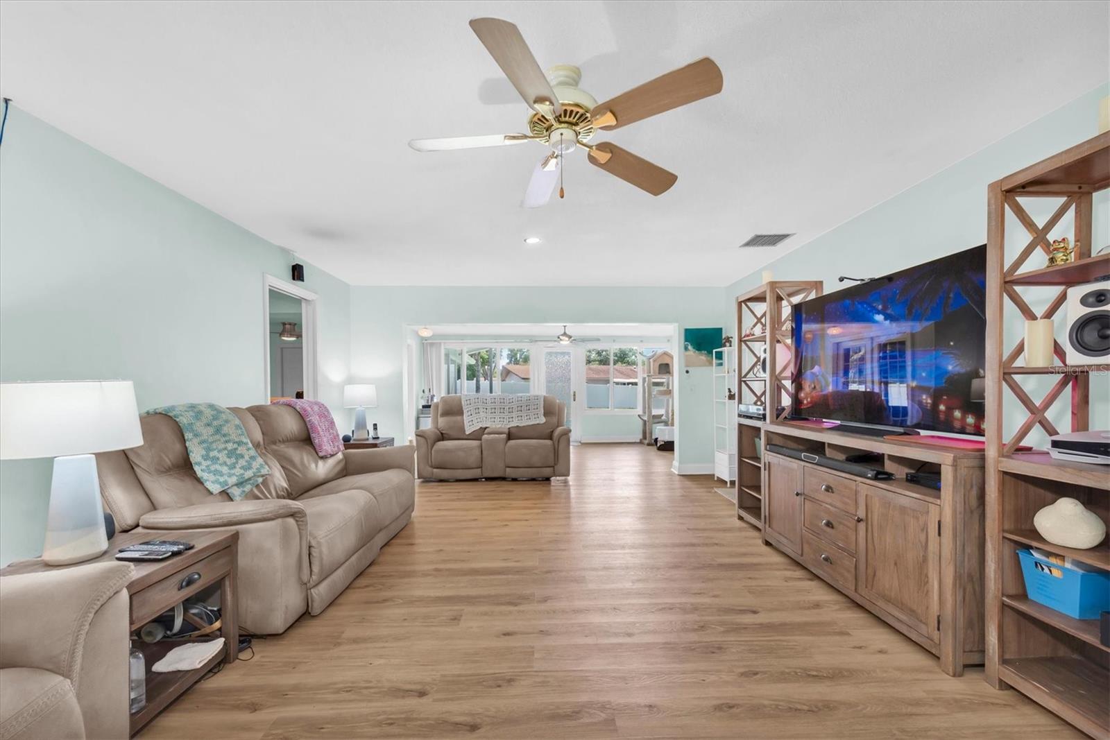 Image 15 of 42 For 1380 Kennywood Drive