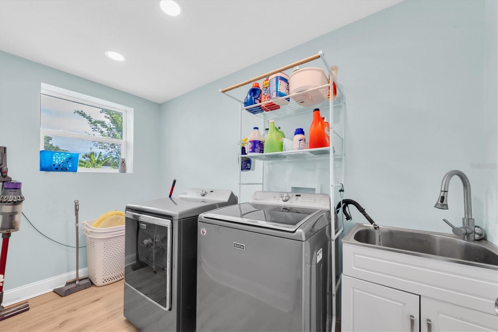 Image 28 of 42 For 1380 Kennywood Drive