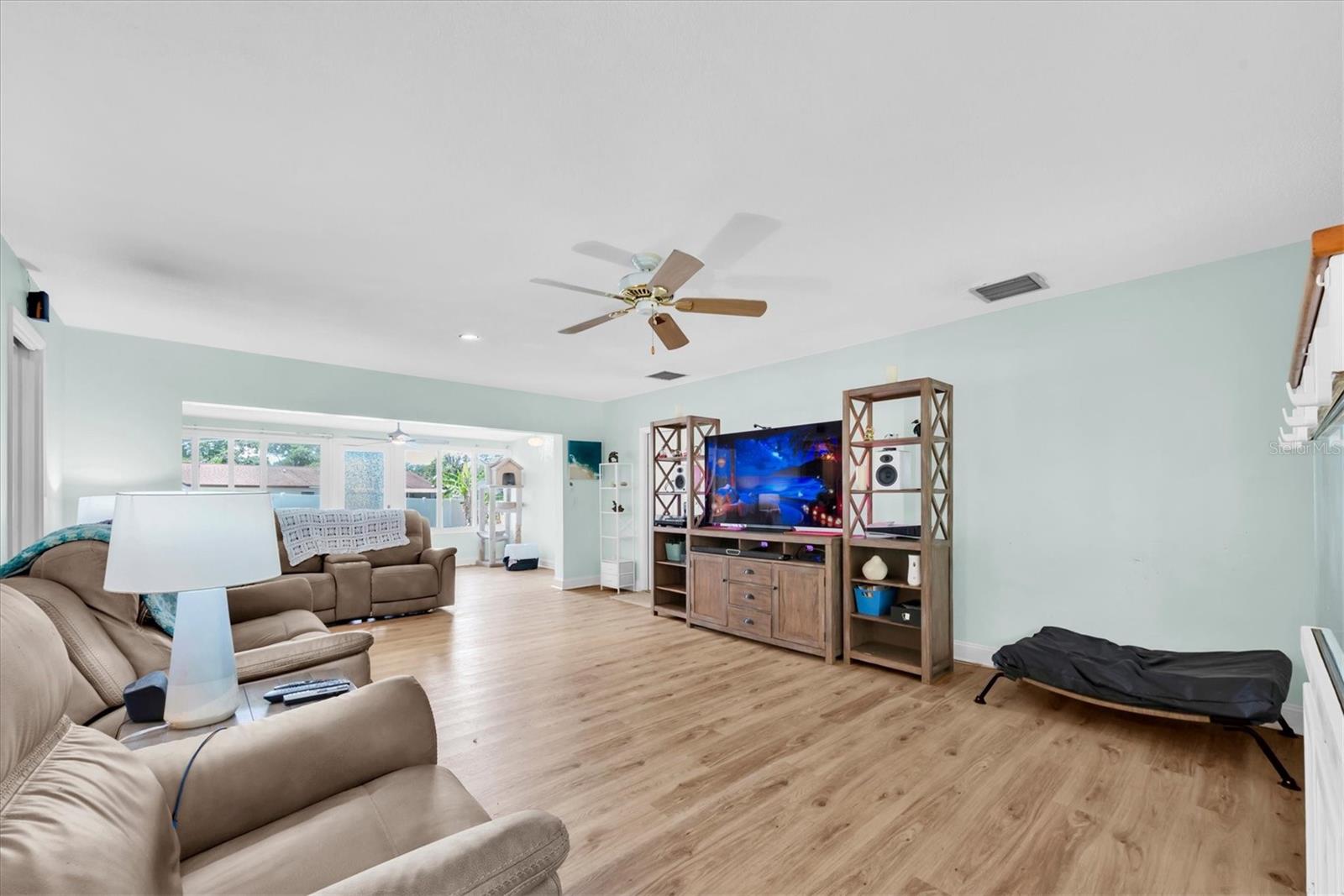 Image 3 of 42 For 1380 Kennywood Drive