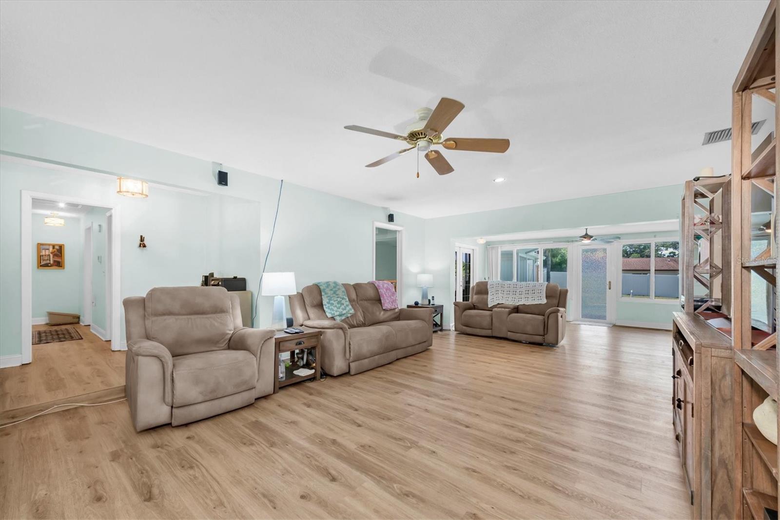 Image 4 of 42 For 1380 Kennywood Drive