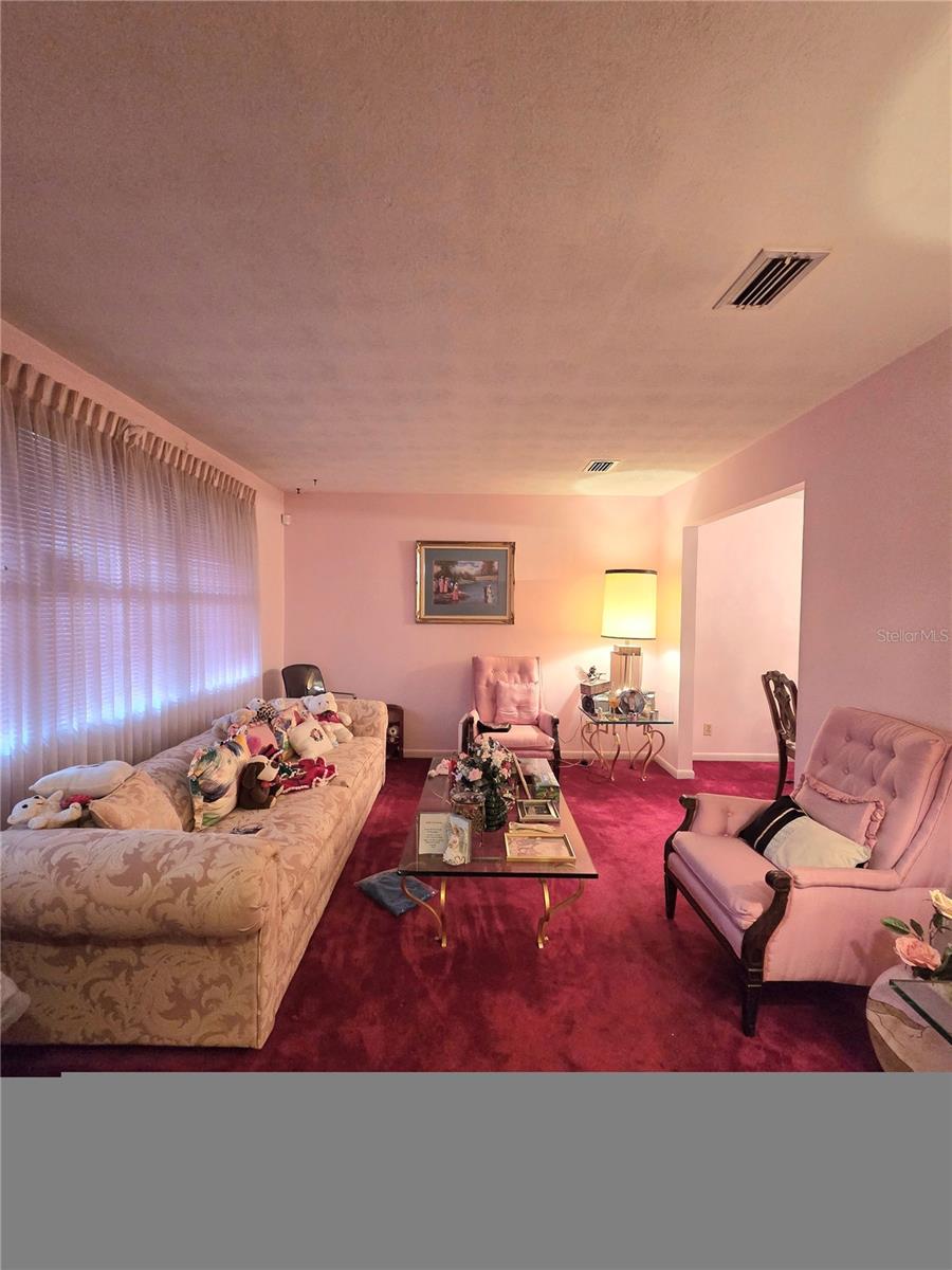 Image 11 of 17 For 843 Brookview Drive N