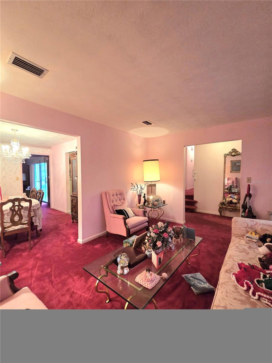 Image 12 of 17 For 843 Brookview Drive N