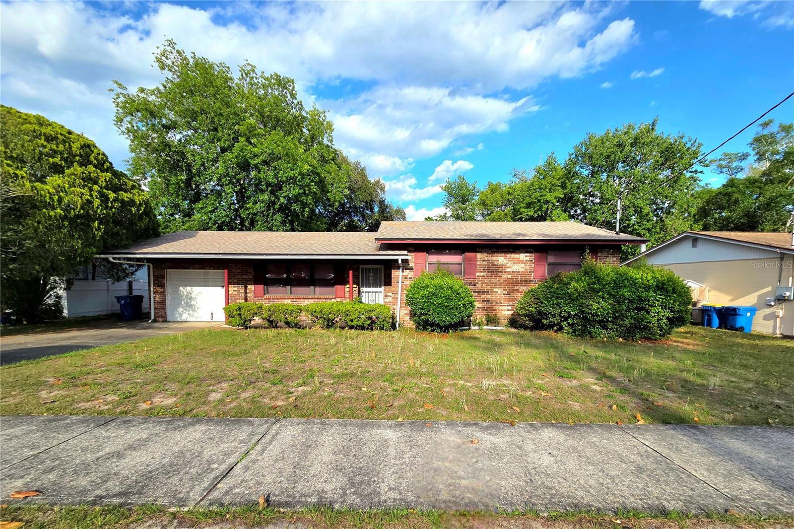 Image 2 of 17 For 843 Brookview Drive N