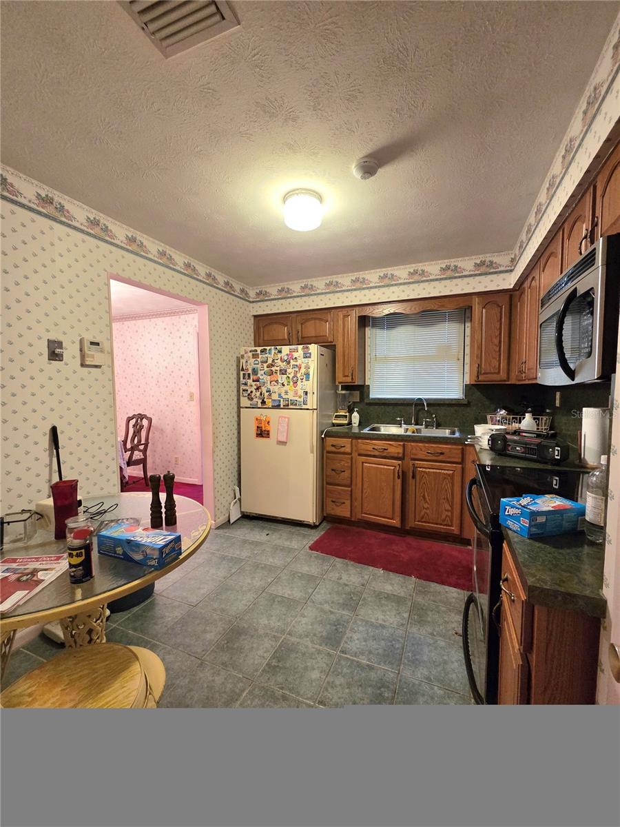 Image 8 of 17 For 843 Brookview Drive N