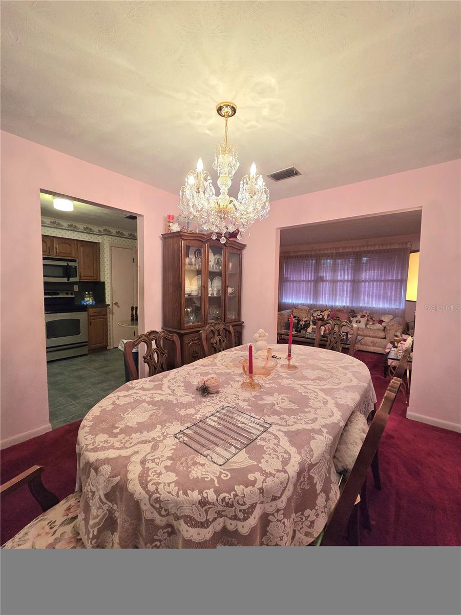 Image 9 of 17 For 843 Brookview Drive N