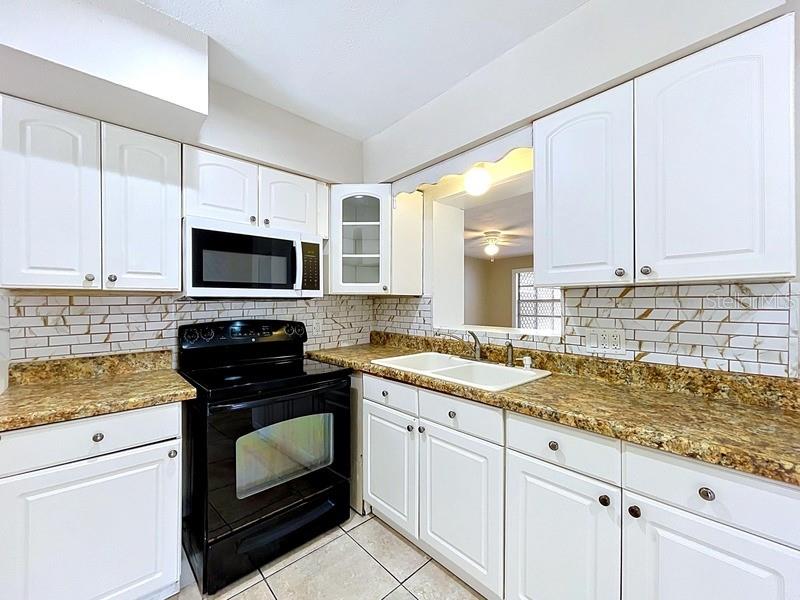 Image 3 of 18 For 7018 54th Avenue N