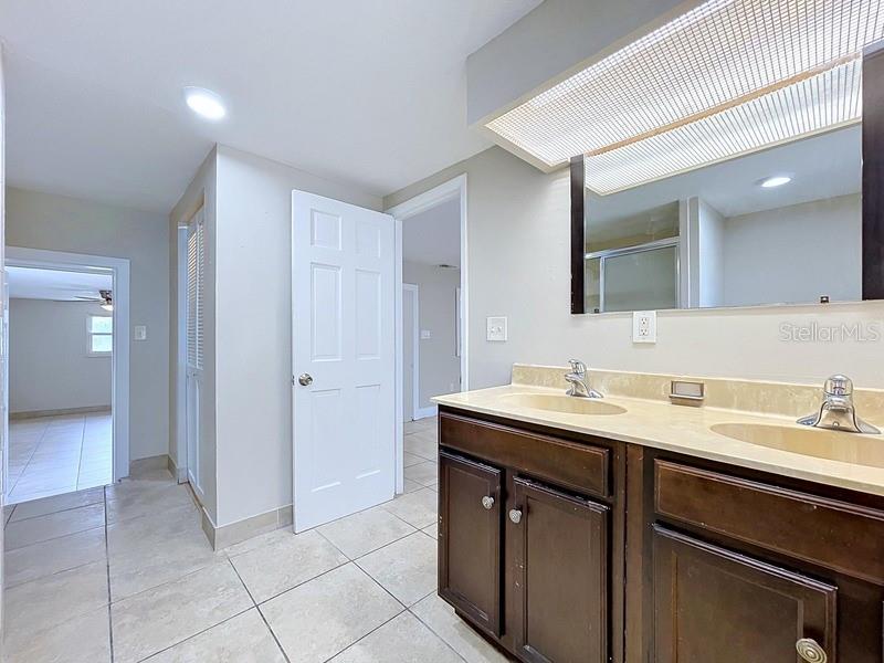 Image 5 of 18 For 7018 54th Avenue N