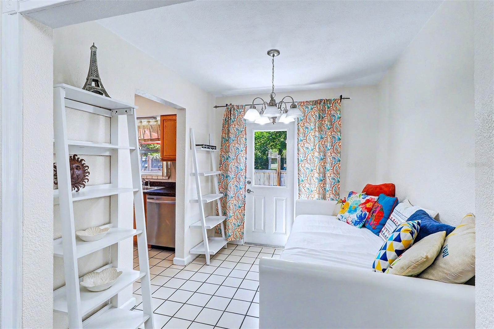 Image 14 of 28 For 209 Aurora Avenue
