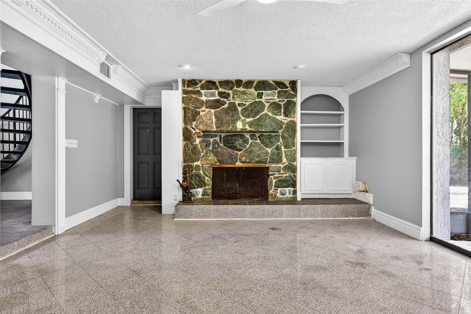 Image 12 of 67 For 305 Bannockburn Avenue