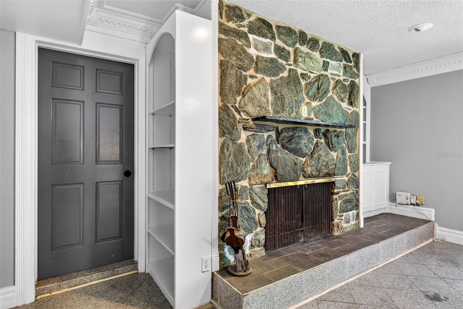 Image 13 of 67 For 305 Bannockburn Avenue