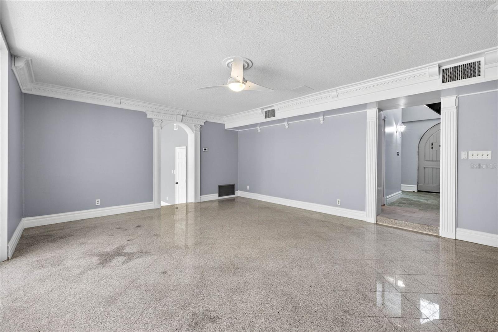 Image 15 of 67 For 305 Bannockburn Avenue
