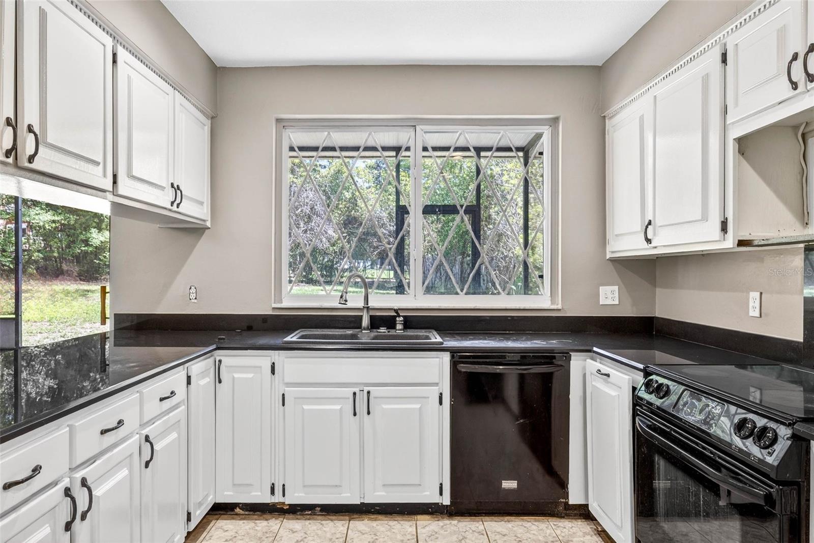 Image 16 of 67 For 305 Bannockburn Avenue