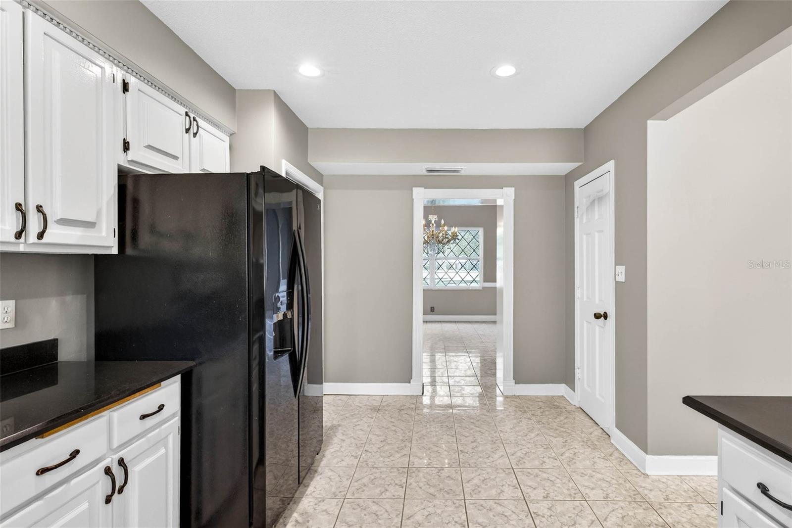 Image 18 of 67 For 305 Bannockburn Avenue