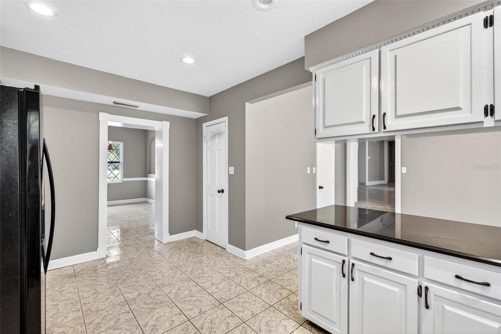Image 19 of 67 For 305 Bannockburn Avenue