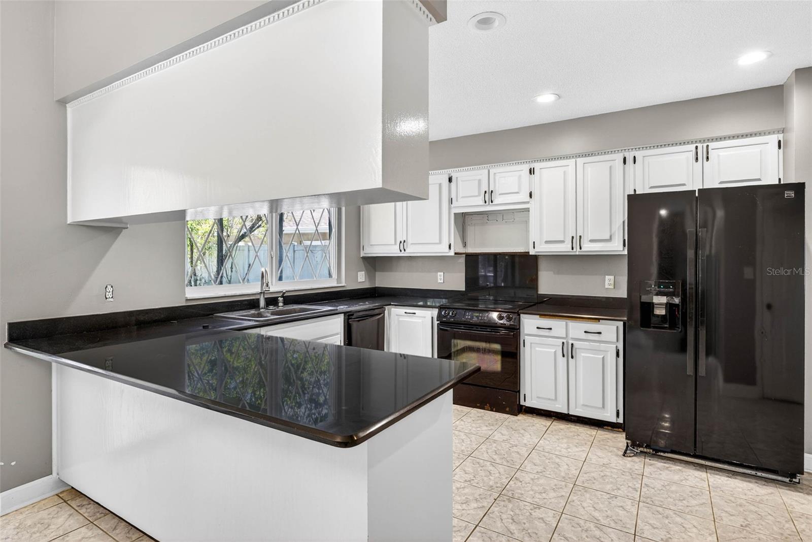 Image 20 of 67 For 305 Bannockburn Avenue