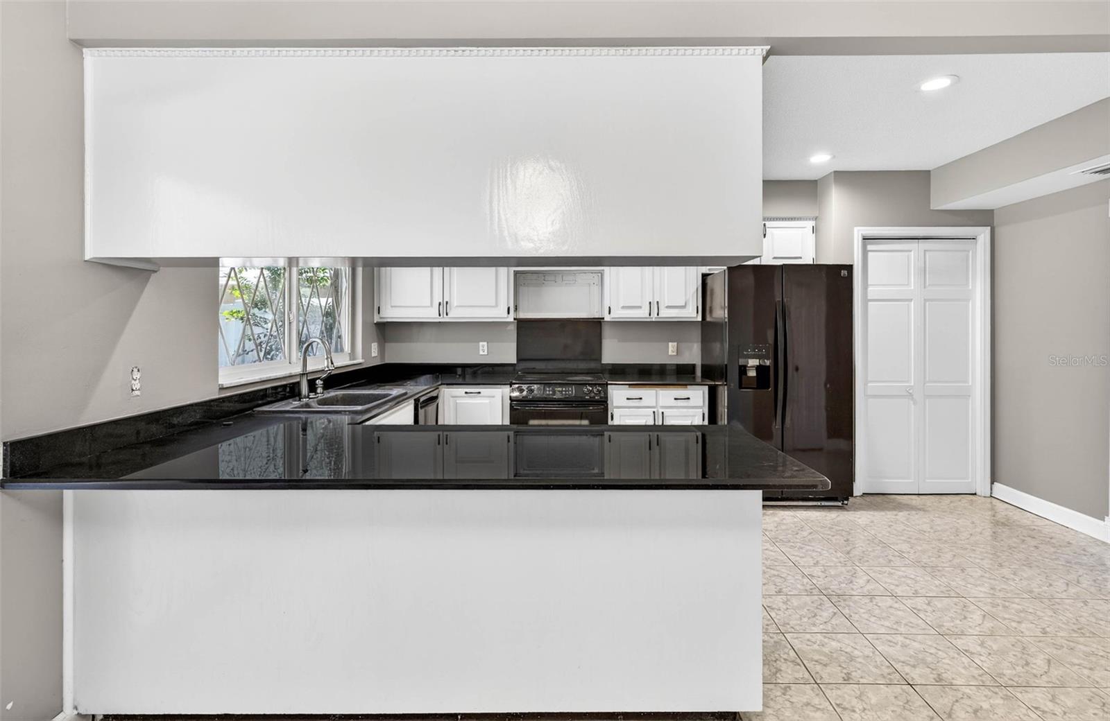 Image 21 of 67 For 305 Bannockburn Avenue