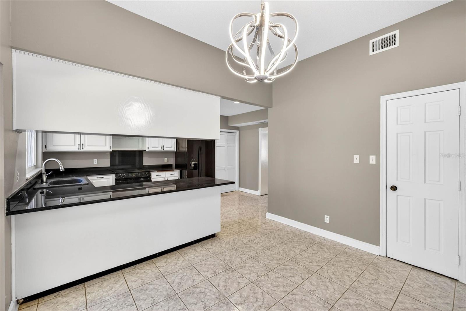 Image 22 of 67 For 305 Bannockburn Avenue