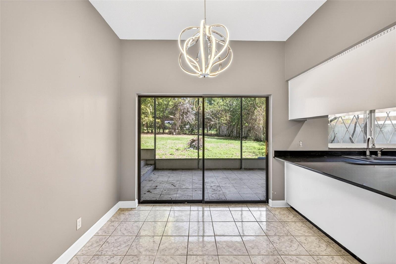 Image 23 of 67 For 305 Bannockburn Avenue