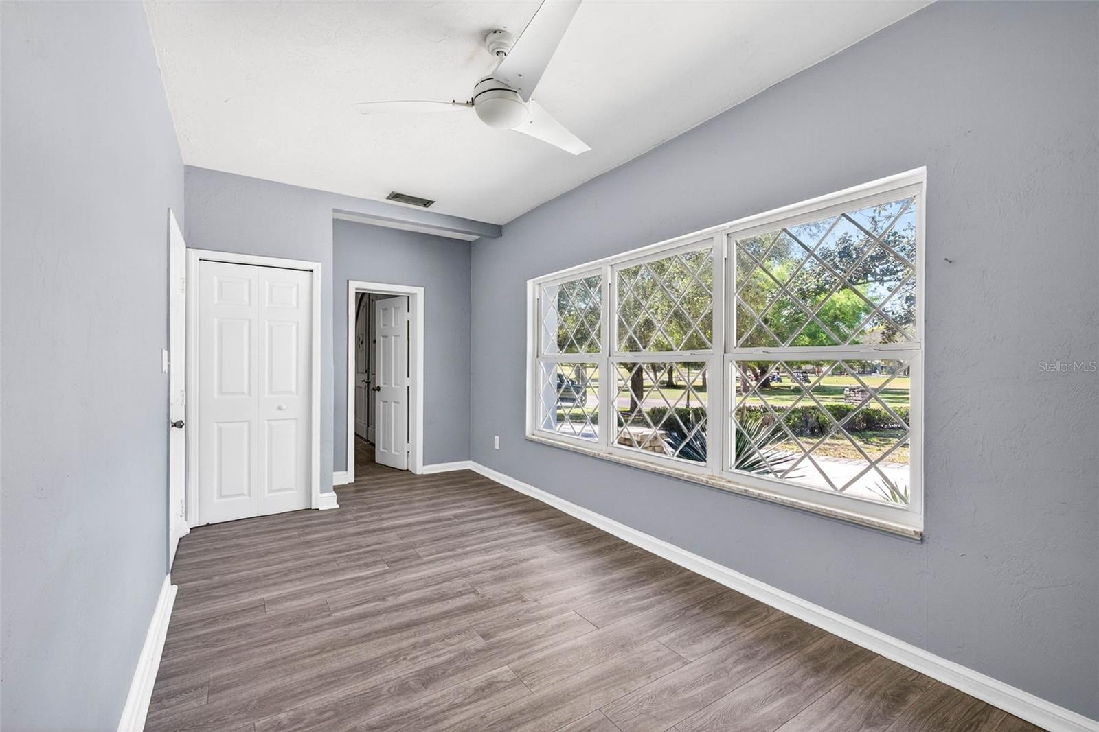 Image 32 of 67 For 305 Bannockburn Avenue