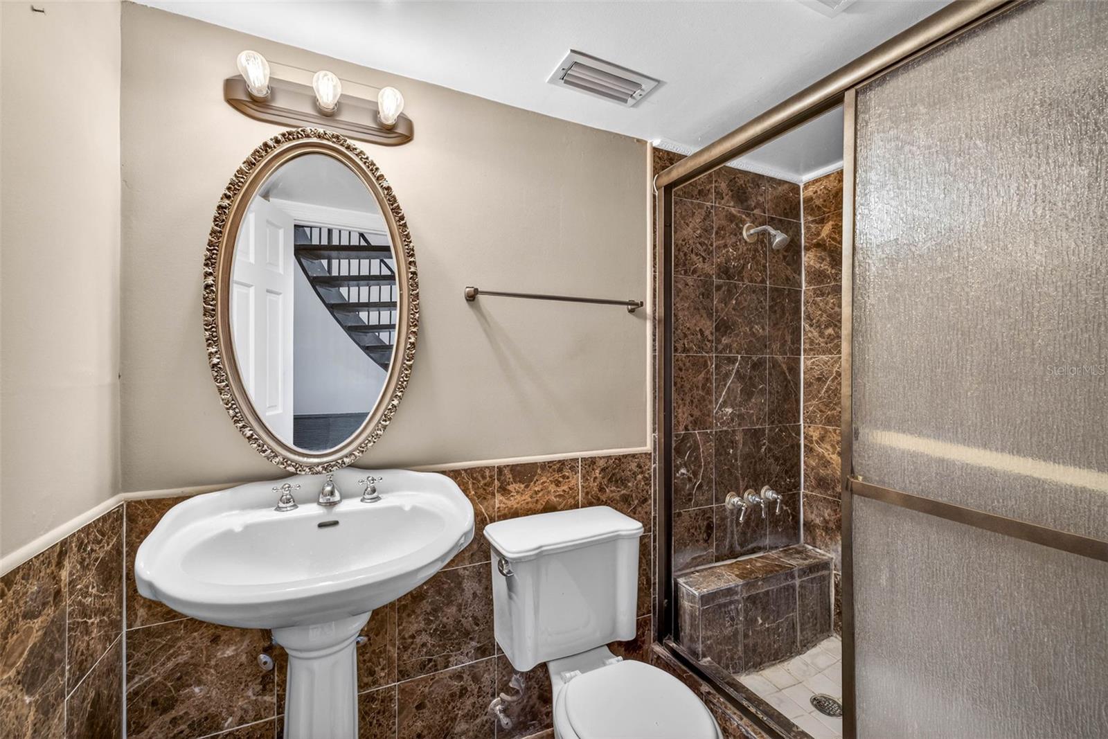 Image 33 of 67 For 305 Bannockburn Avenue