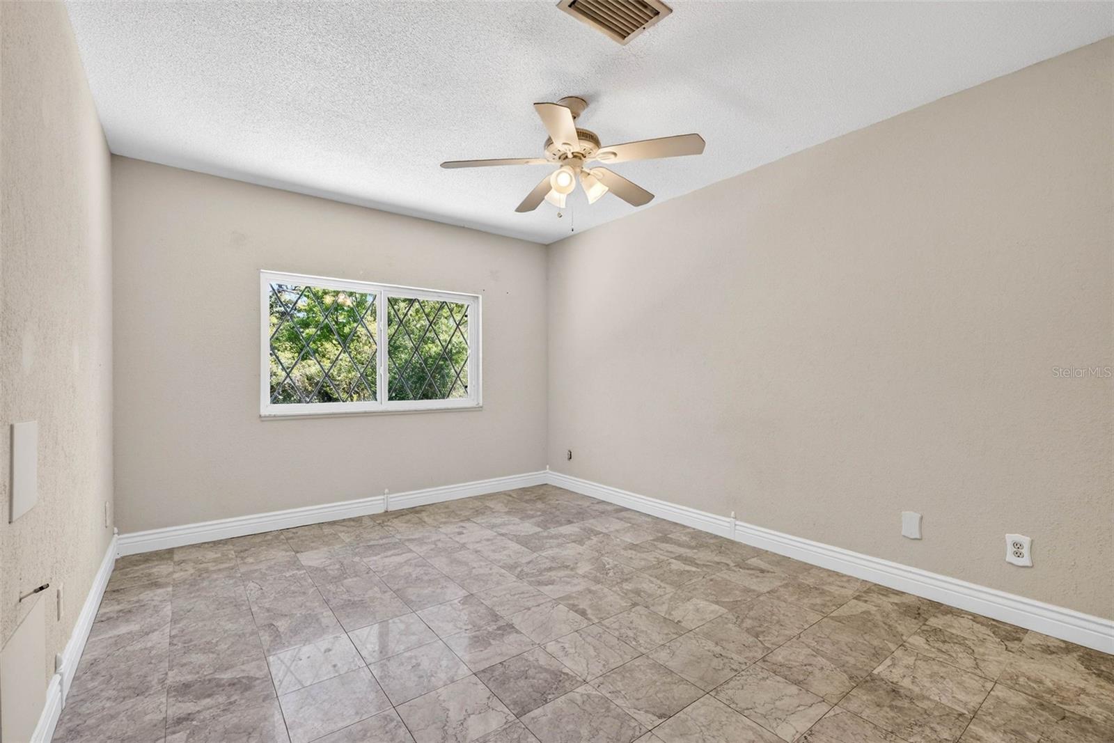 Image 38 of 67 For 305 Bannockburn Avenue