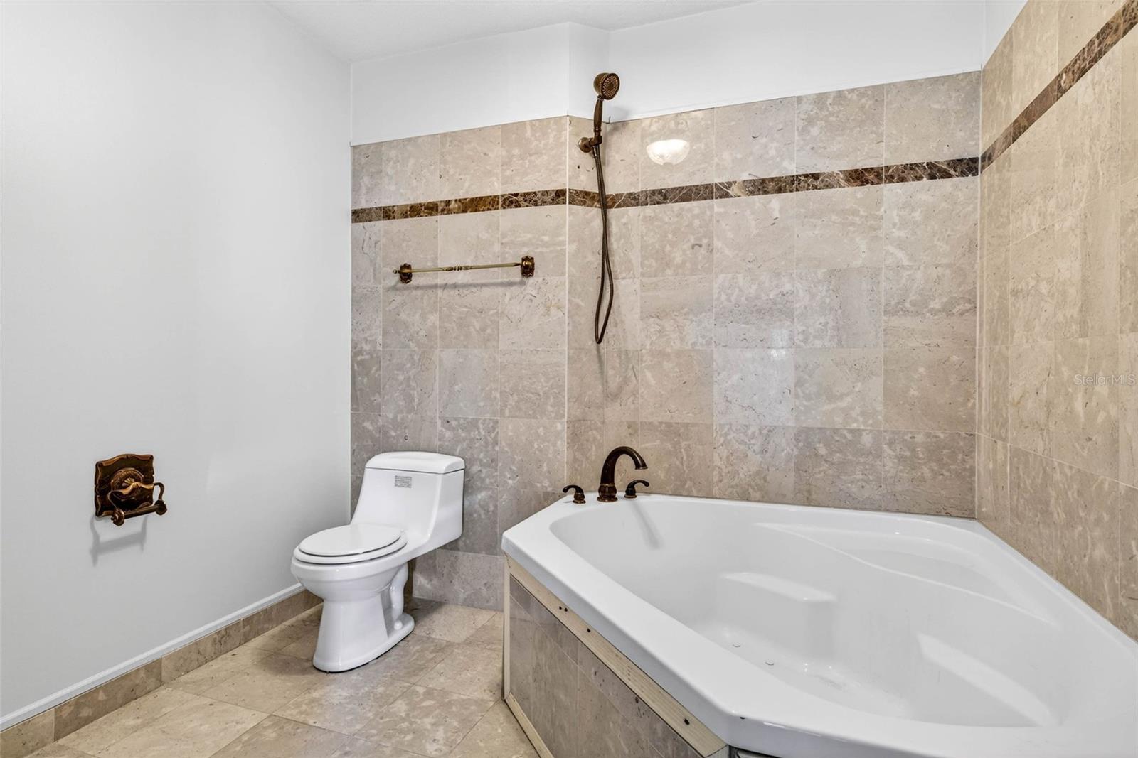 Image 47 of 67 For 305 Bannockburn Avenue