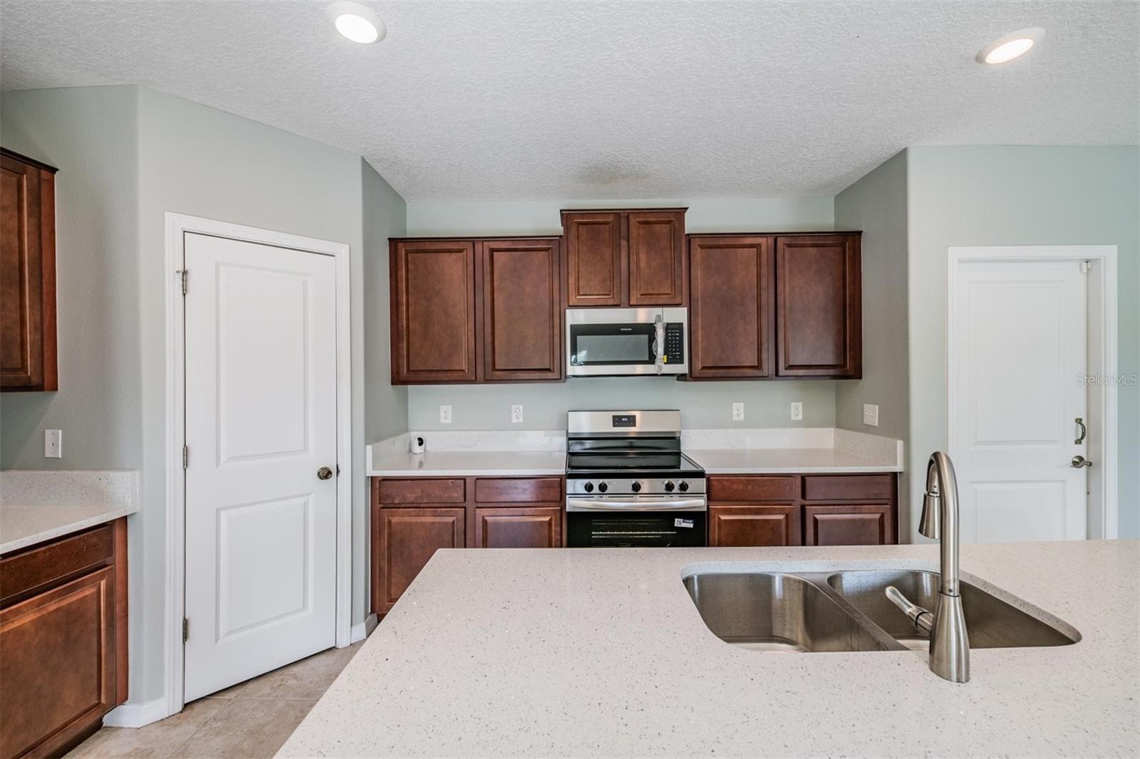 Image 15 of 55 For 253 Cascade Bend Drive
