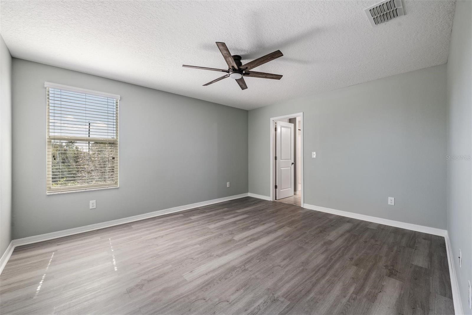 Image 18 of 55 For 253 Cascade Bend Drive