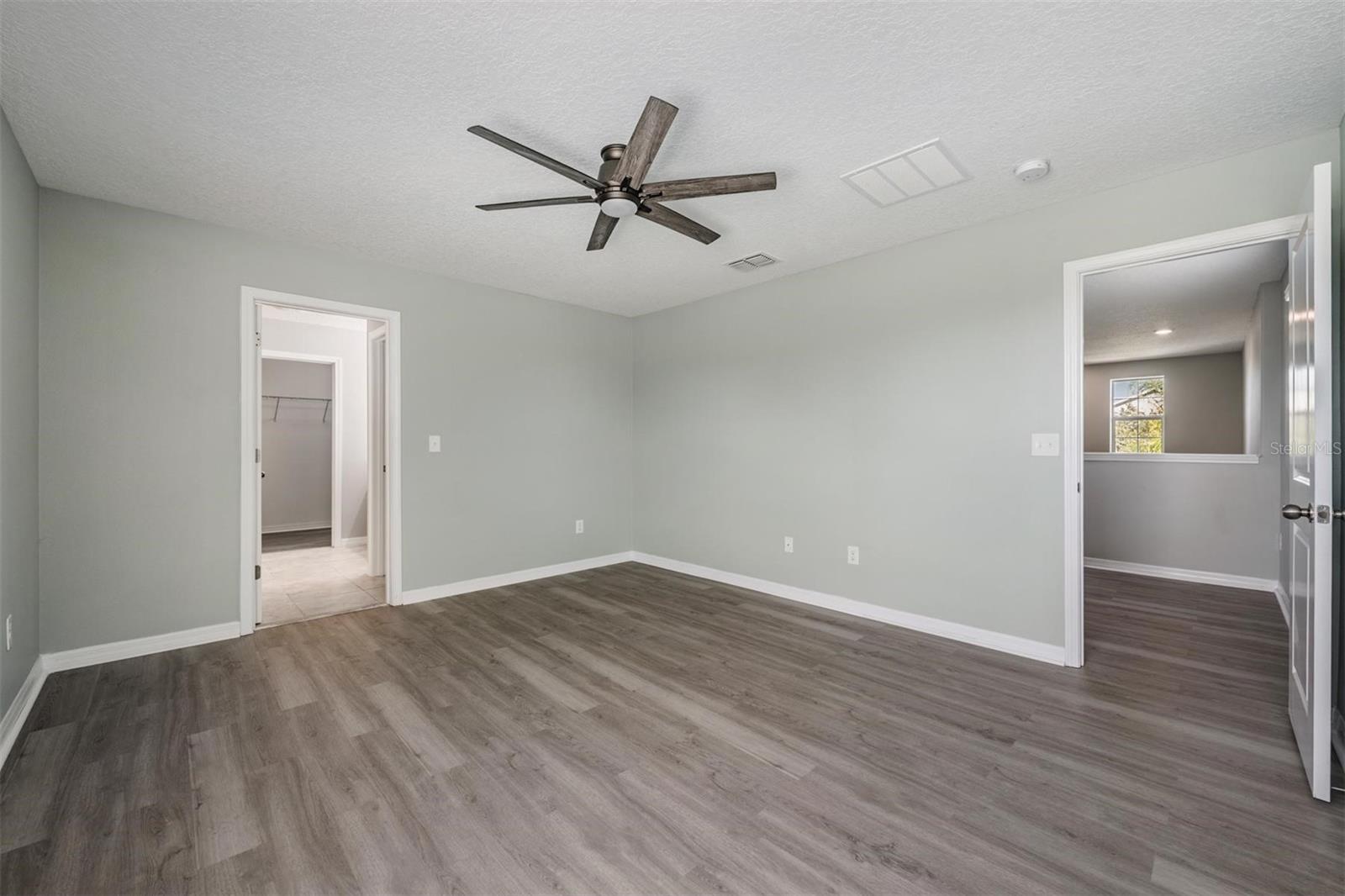Image 19 of 55 For 253 Cascade Bend Drive