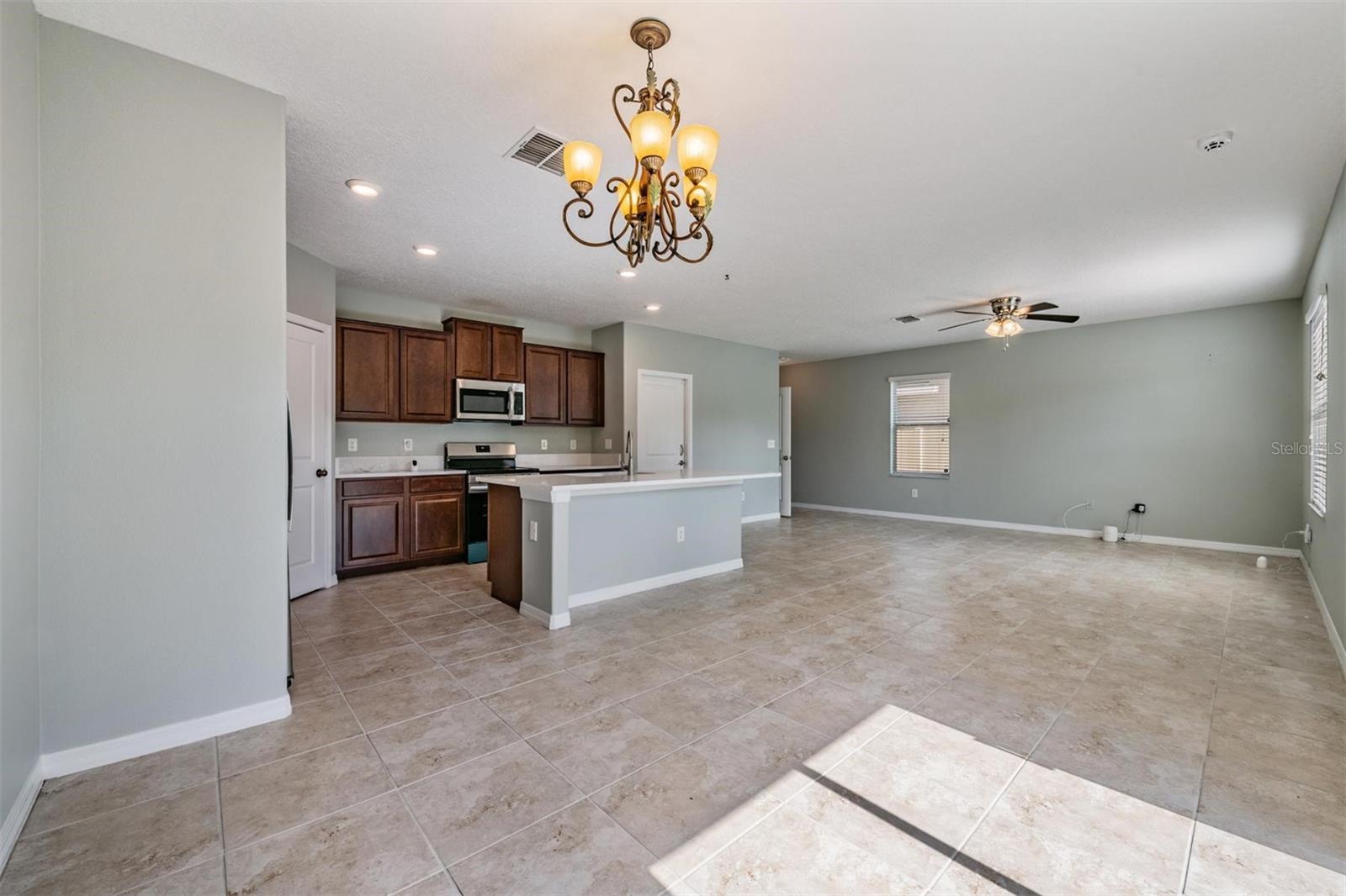 Image 4 of 55 For 253 Cascade Bend Drive