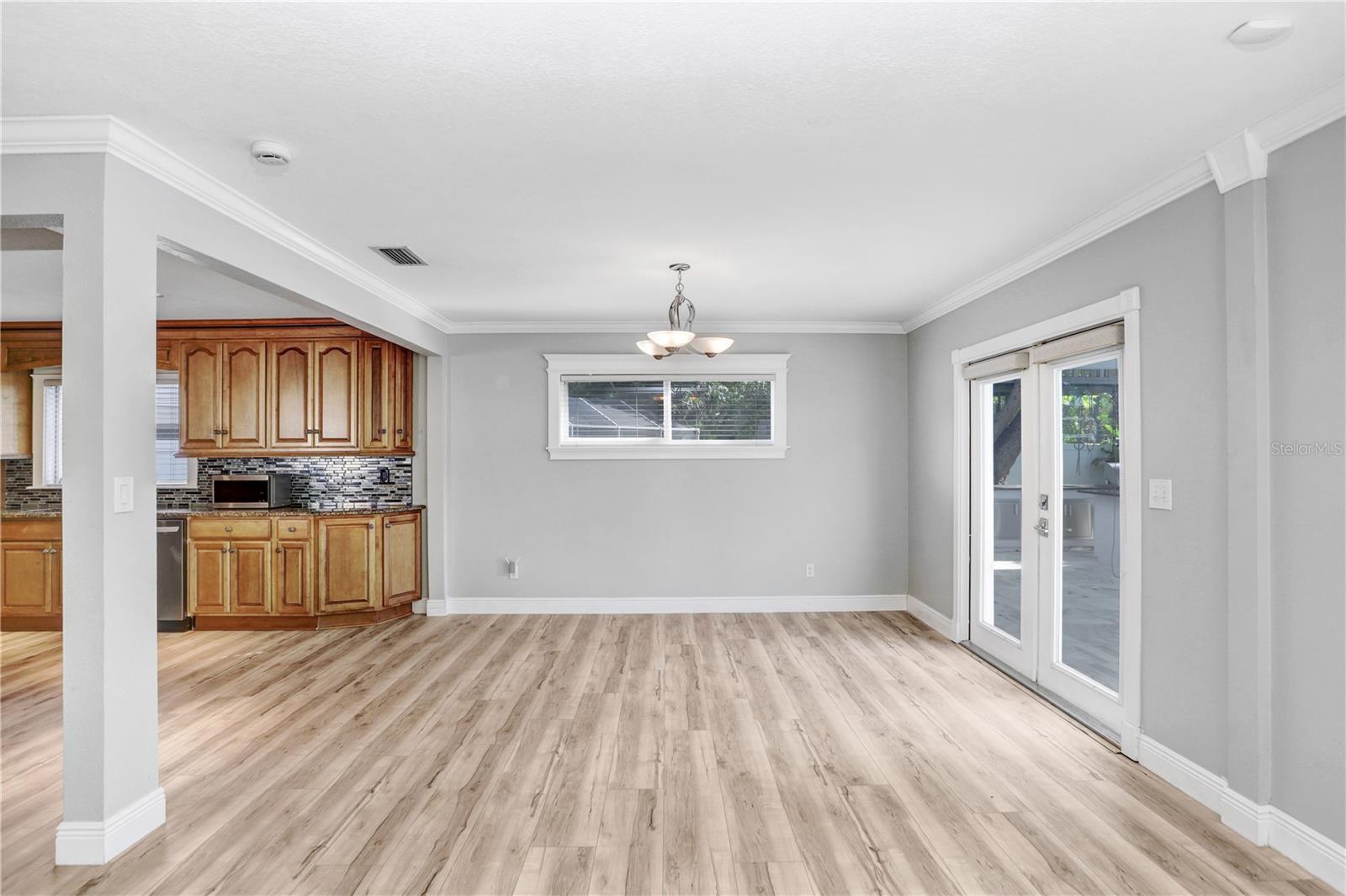 Image 12 of 36 For 8404 Blackstone Court