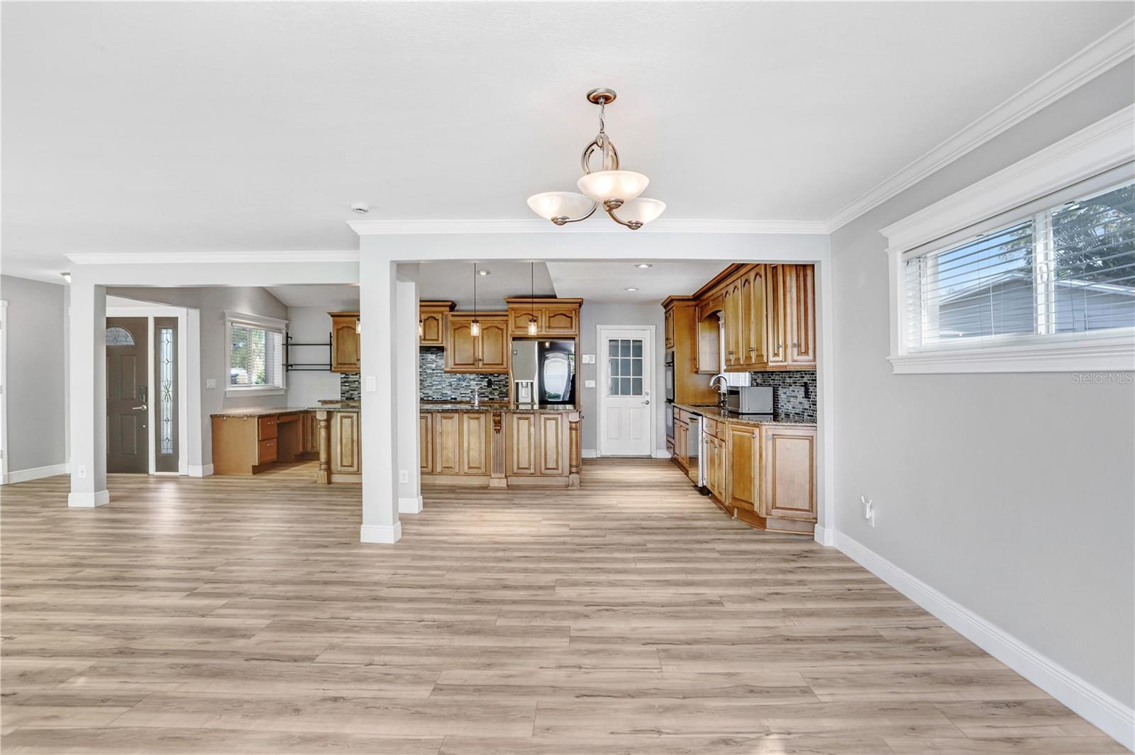 Image 8 of 36 For 8404 Blackstone Court