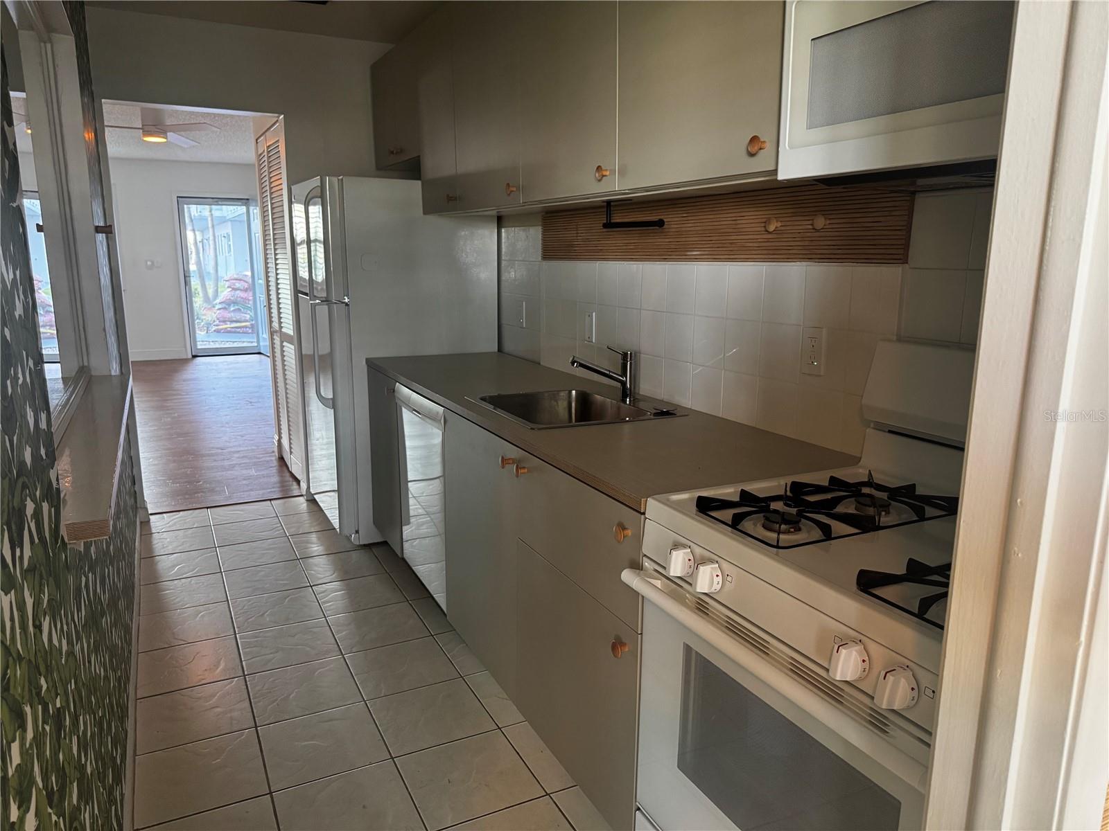 Image 5 of 17 For 5660 80th Street N C101