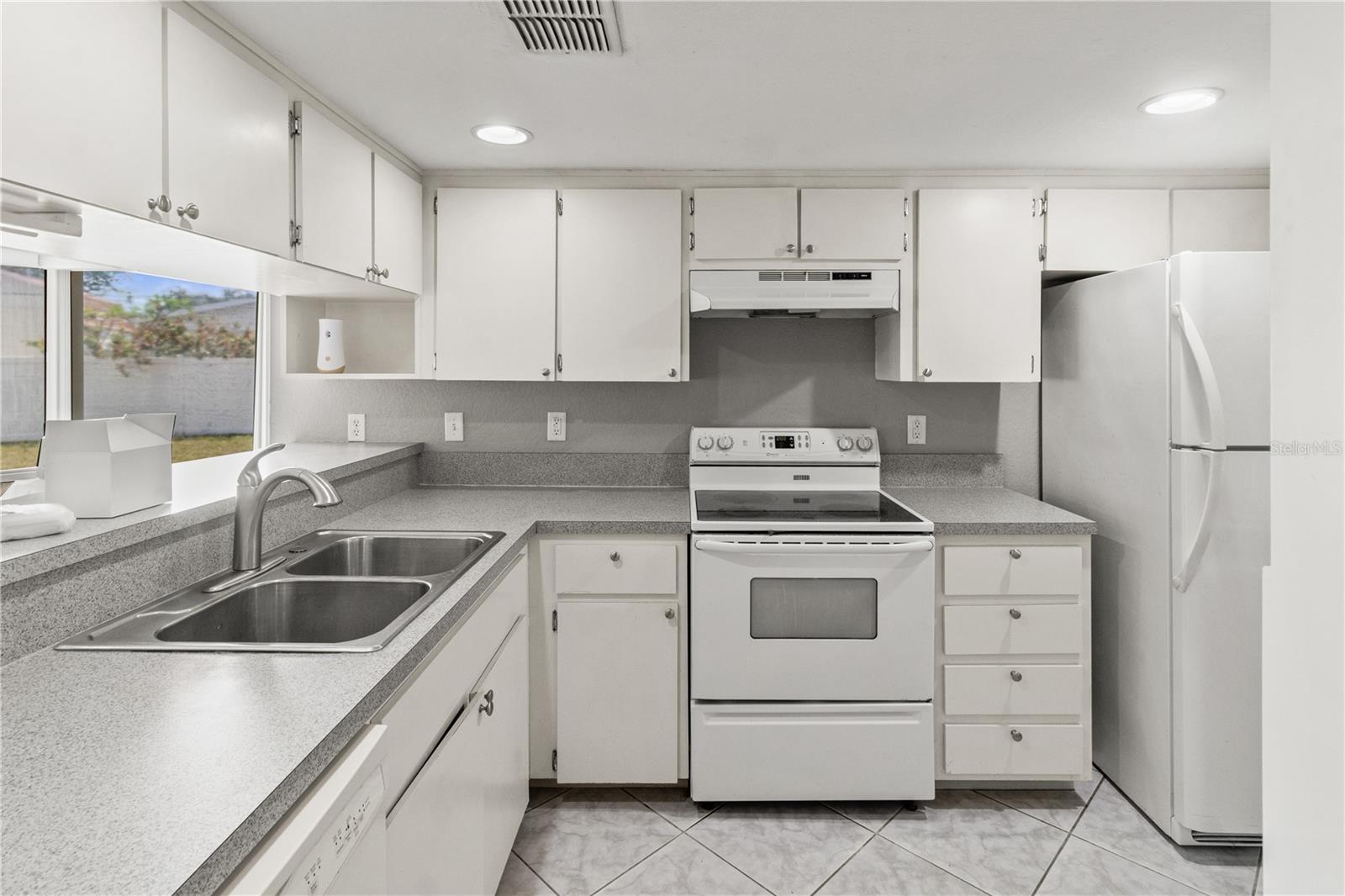 Image 12 of 33 For 11511 113th Street 11c