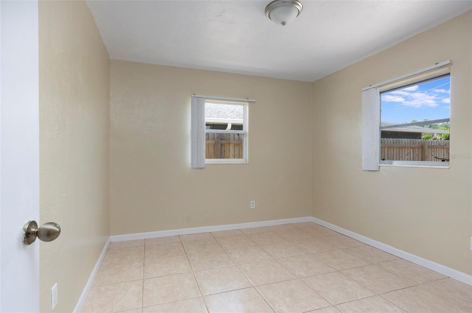 Image 18 of 26 For 4218 24th Avenue N