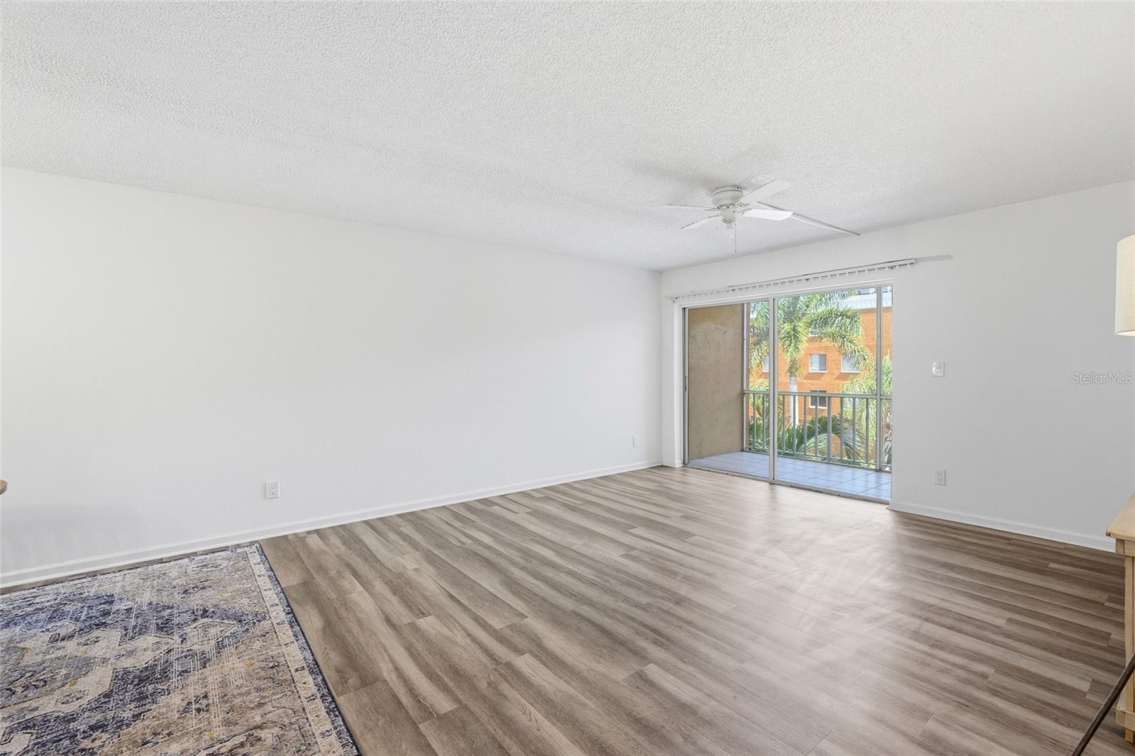 Image 8 of 27 For 2366 Mall Drive 403