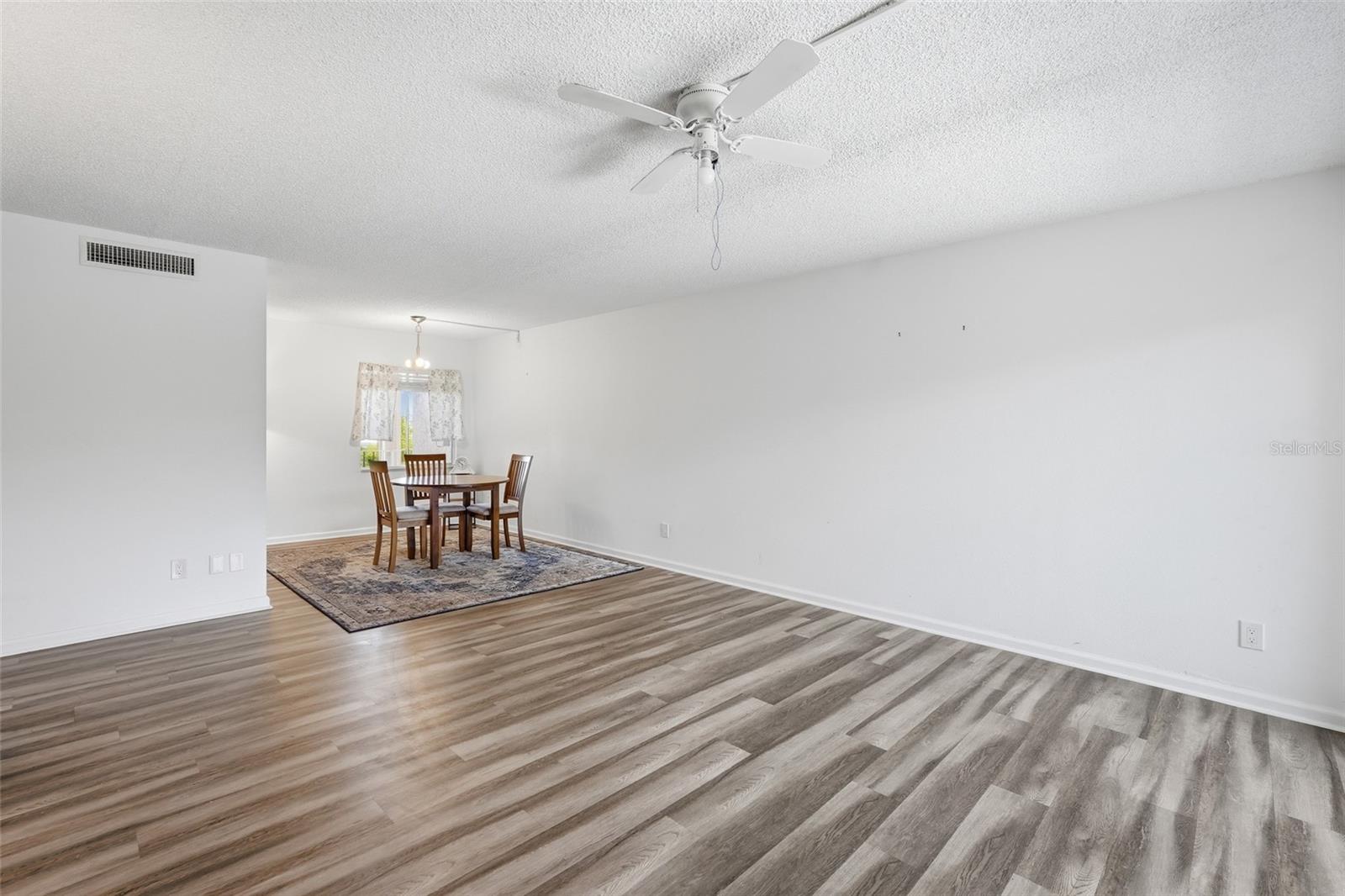 Image 9 of 27 For 2366 Mall Drive 403