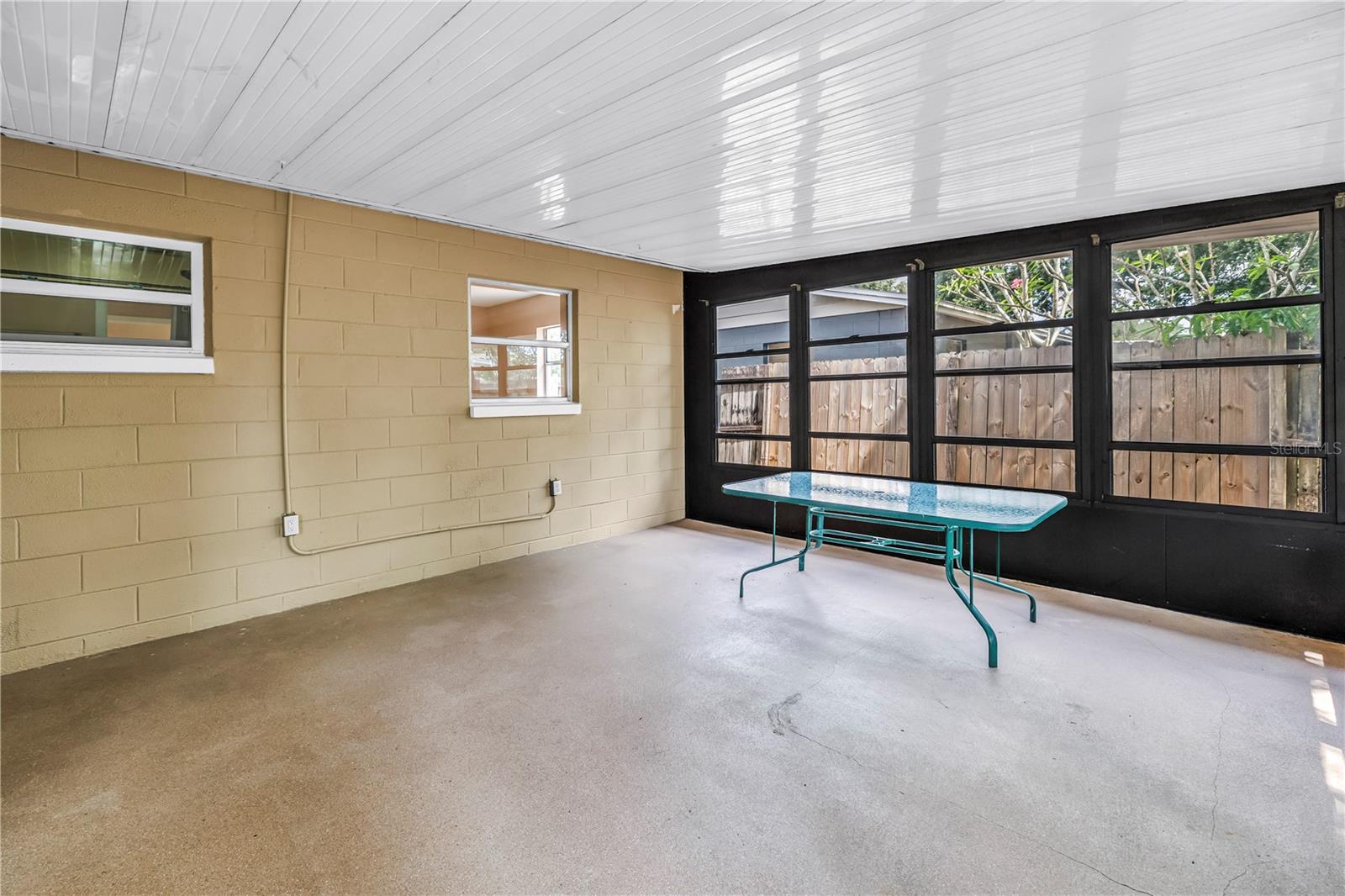 Image 17 of 39 For 9579 Golden Grove Street