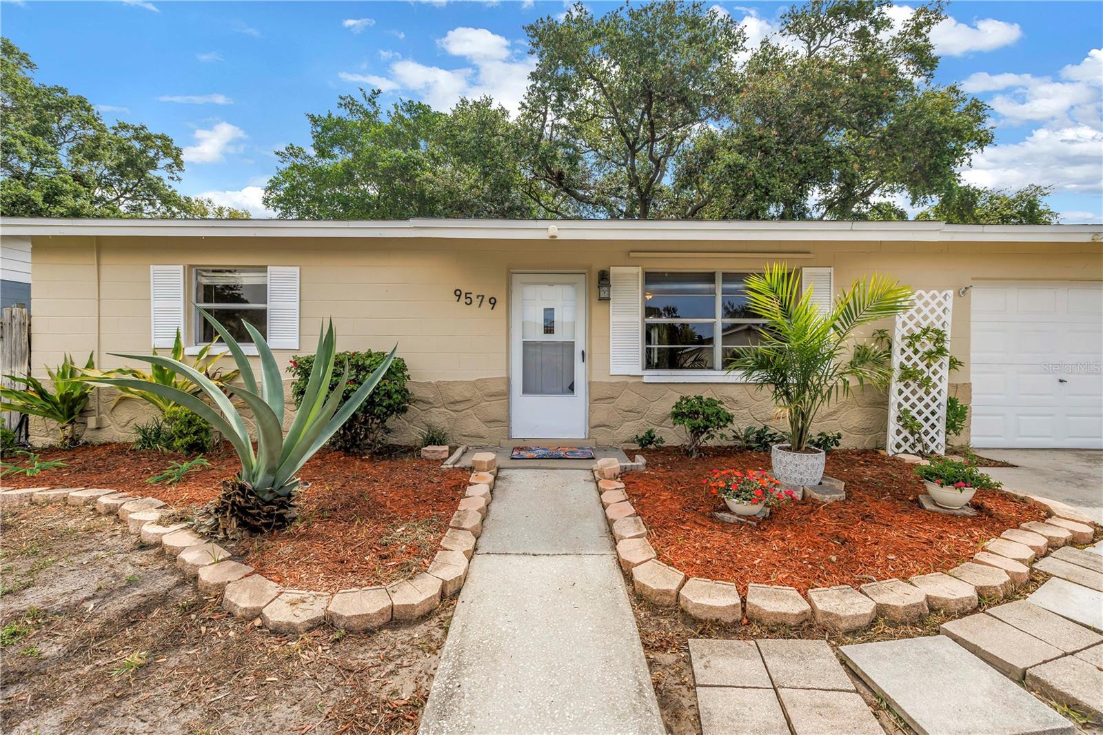 Image 2 of 39 For 9579 Golden Grove Street
