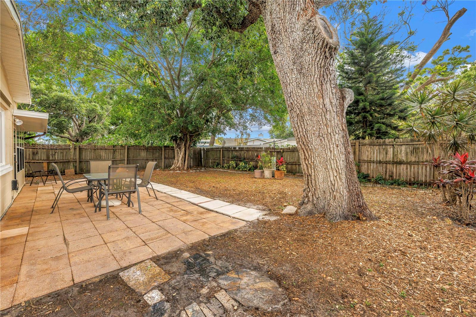 Image 28 of 39 For 9579 Golden Grove Street