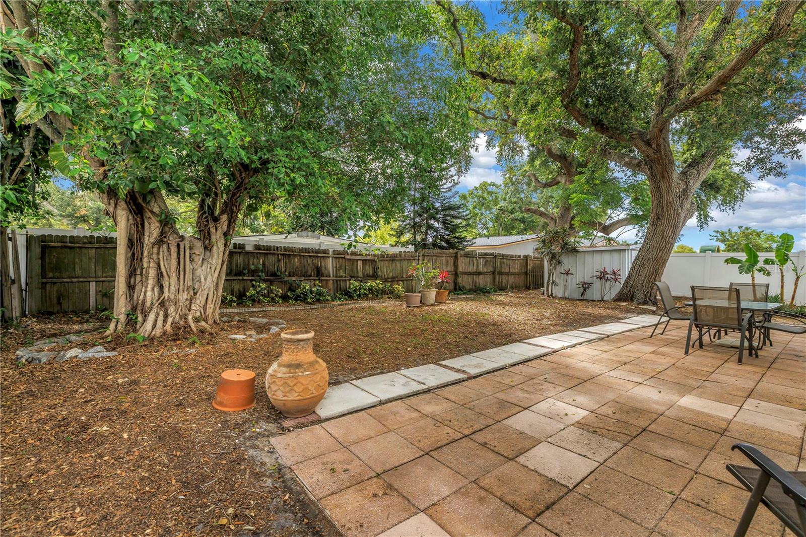 Image 32 of 39 For 9579 Golden Grove Street