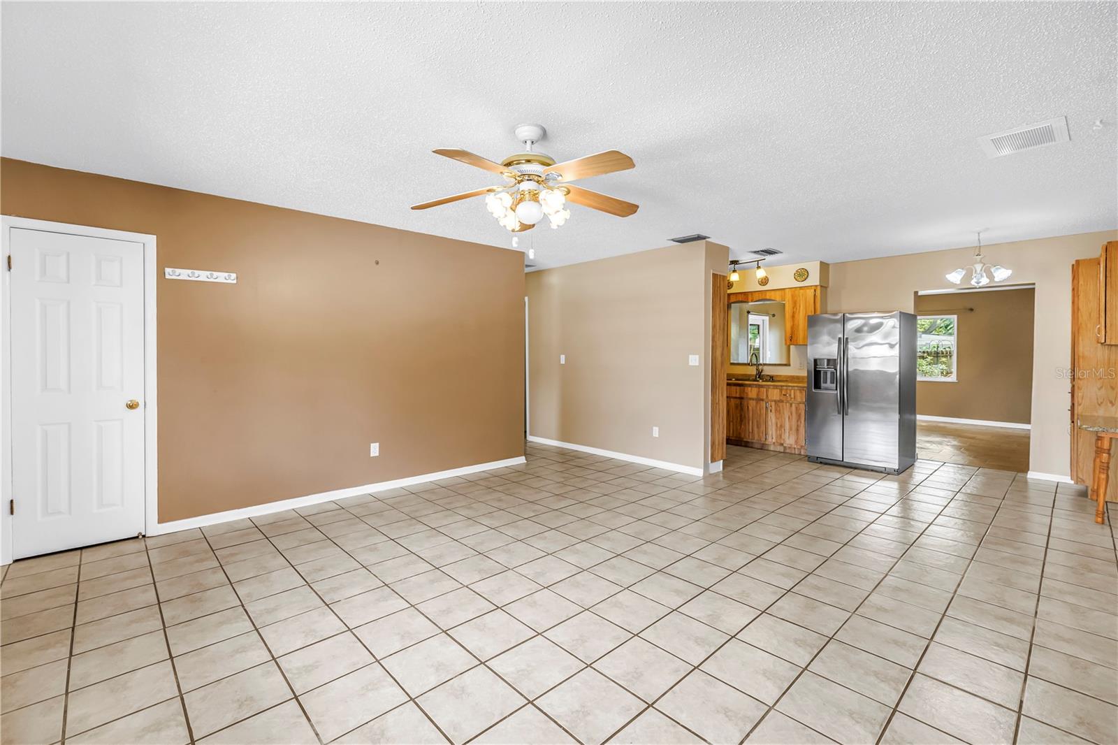 Image 6 of 39 For 9579 Golden Grove Street