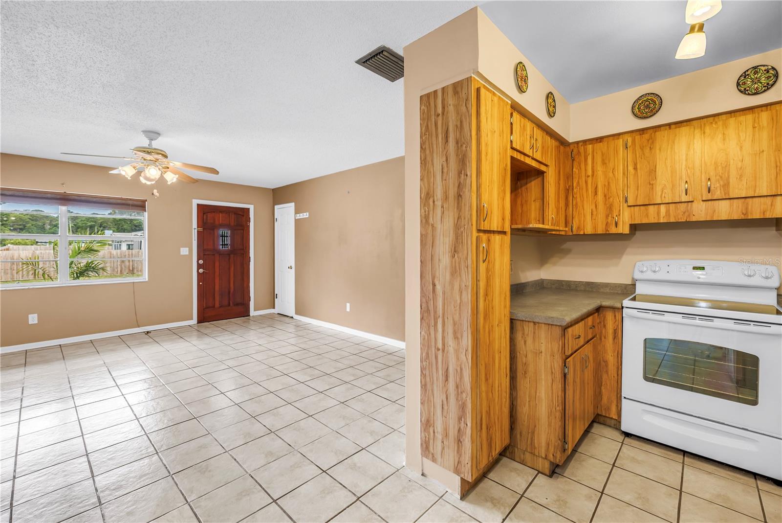 Image 7 of 39 For 9579 Golden Grove Street