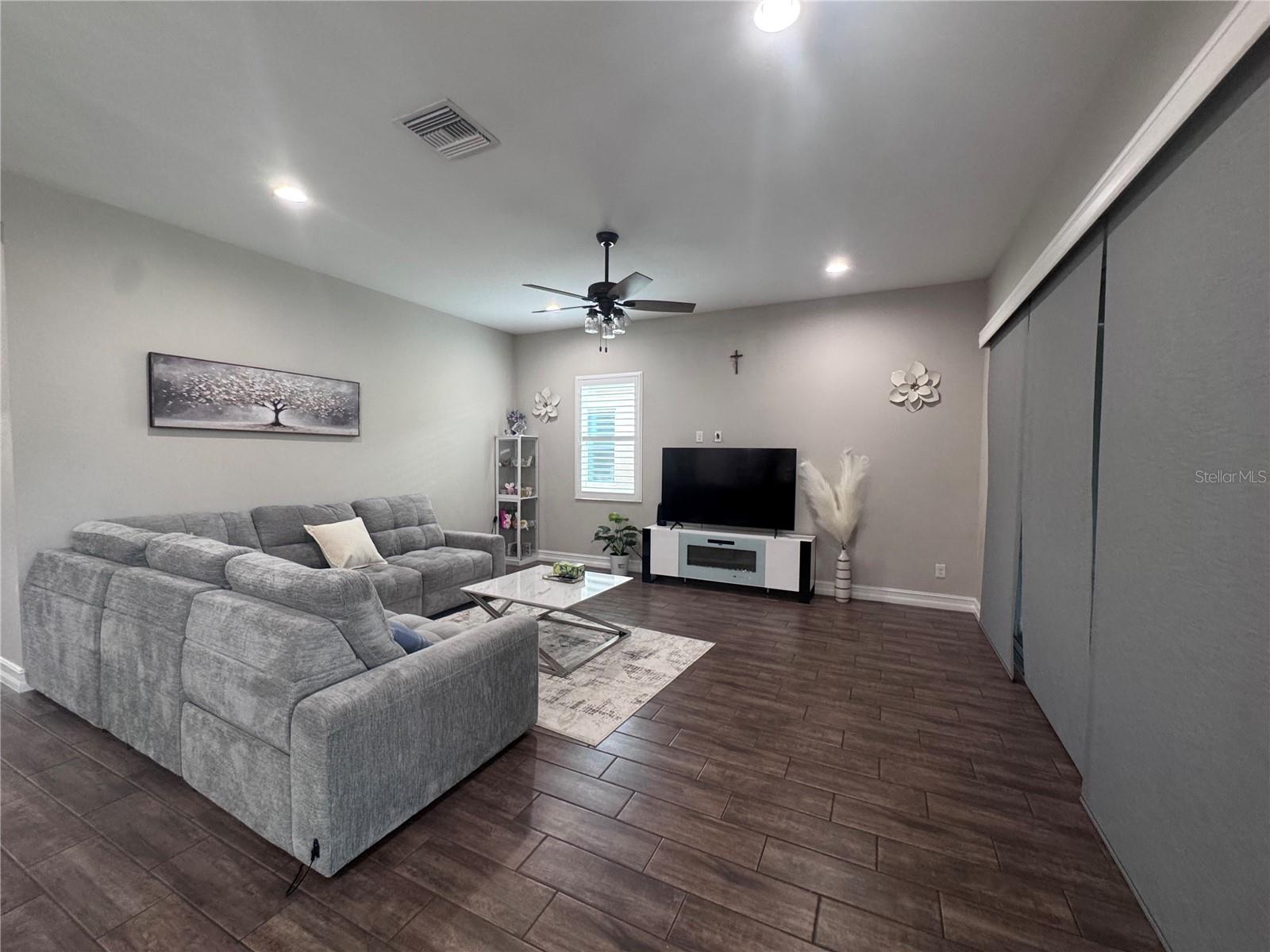 Image 13 of 30 For 11513 11th Avenue E