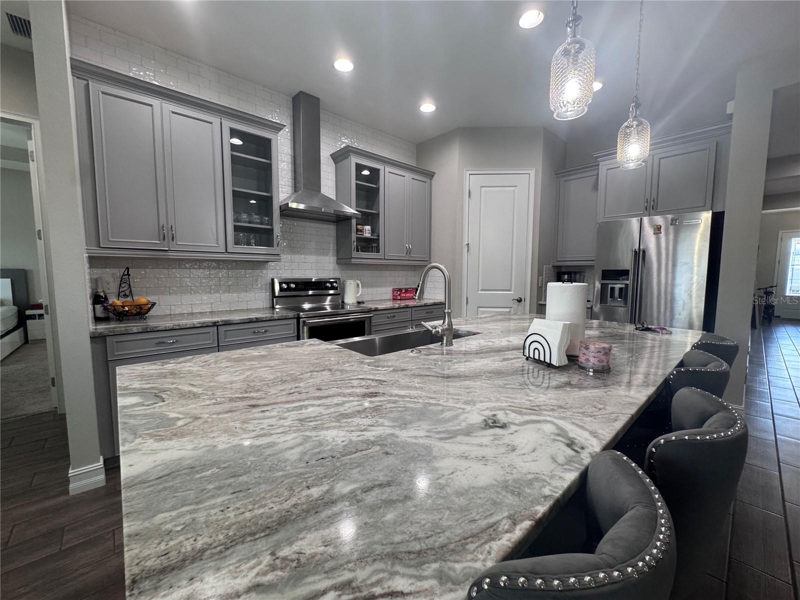 Image 4 of 30 For 11513 11th Avenue E