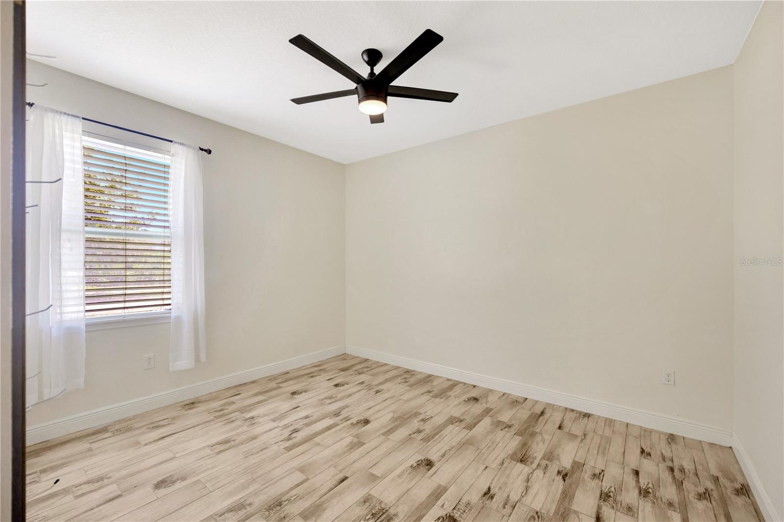 Image 13 of 30 For 6518 Park Strand Drive