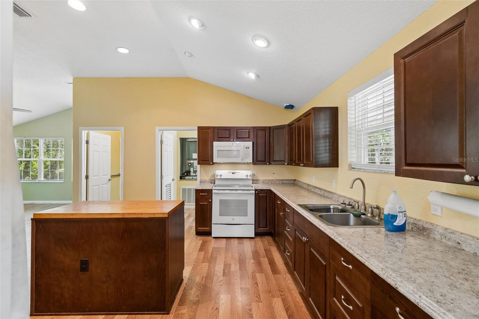 Image 14 of 58 For 11274 Riviera Drive