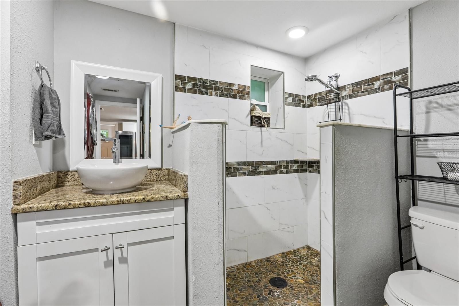 Image 13 of 25 For 14520 Geneva Dr