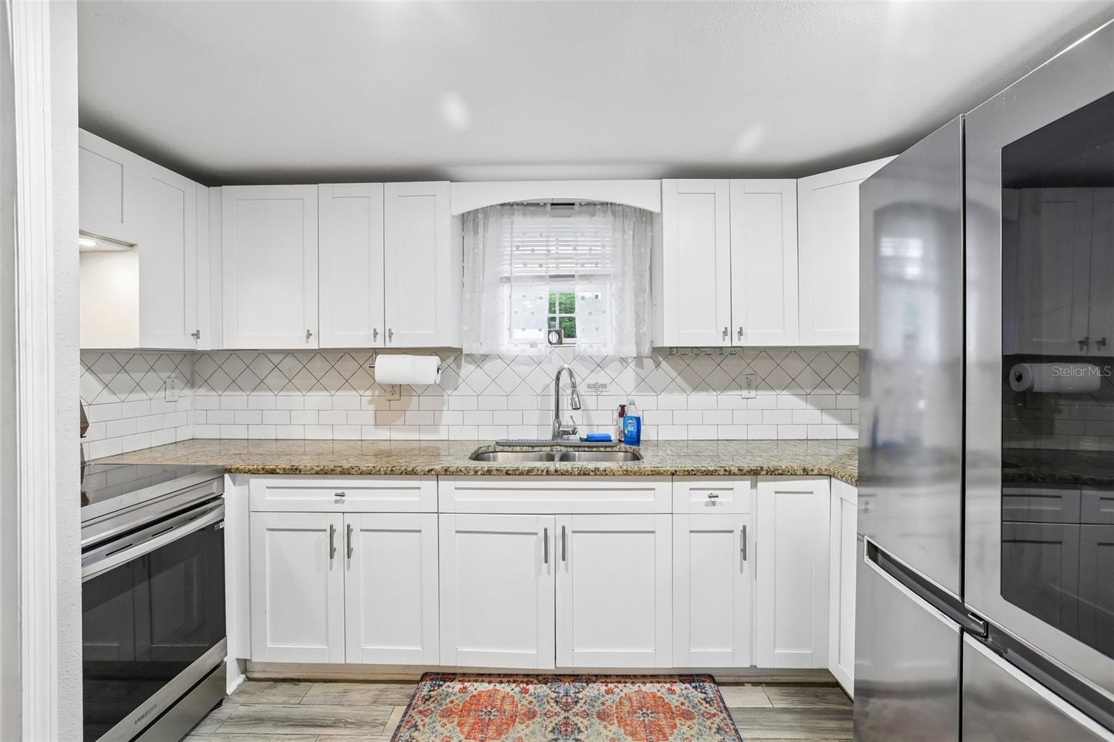 Image 4 of 25 For 14520 Geneva Dr